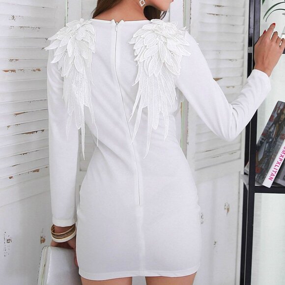 💥STUNNING!💥3D Embroidered Lace Appliqué "Angel Wings" Dress in White - Picture 3 of 16
